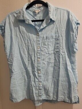 Orvis Women’s Light Blue Button-Up Shirt M